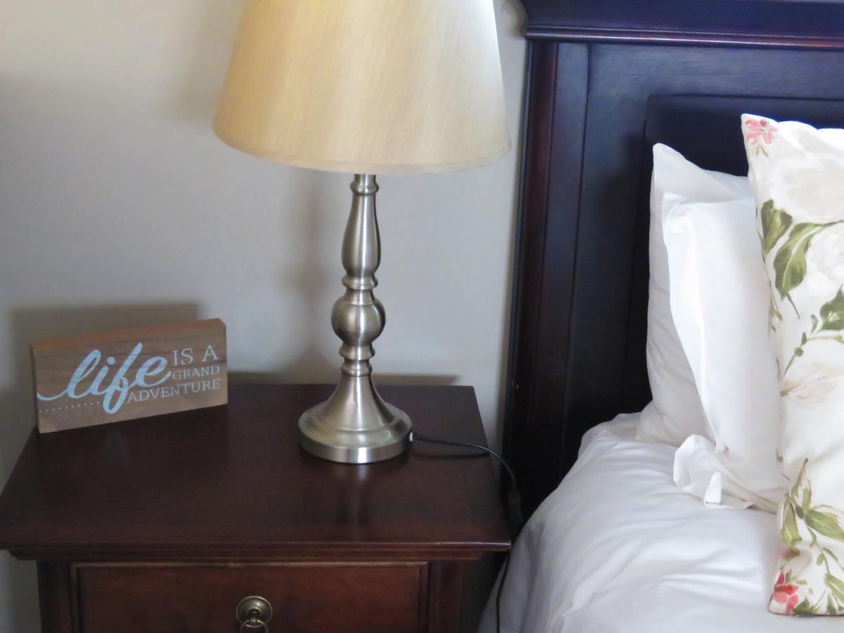 Beautiful Studio! Modern, Secure,Comfy Stay In Windhoek Golf Estate Kültér fotó