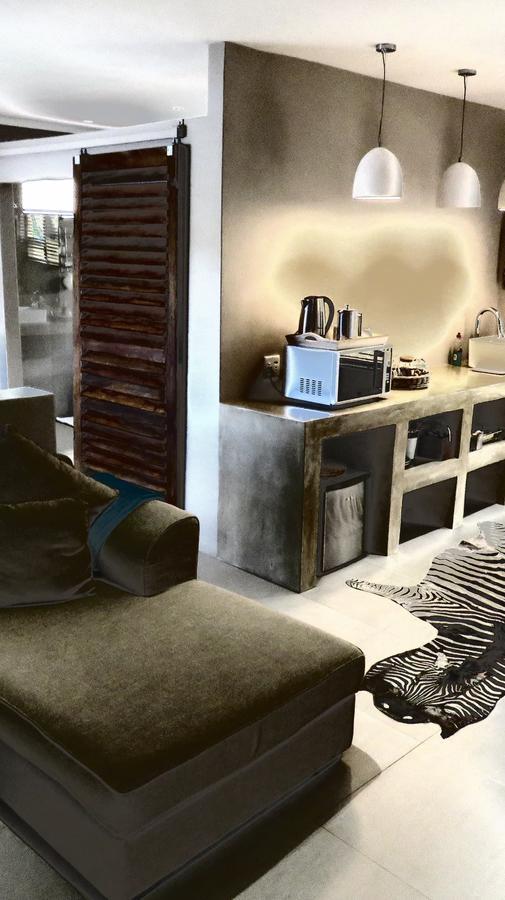 Beautiful Studio! Modern, Secure,Comfy Stay In Windhoek Golf Estate Kültér fotó