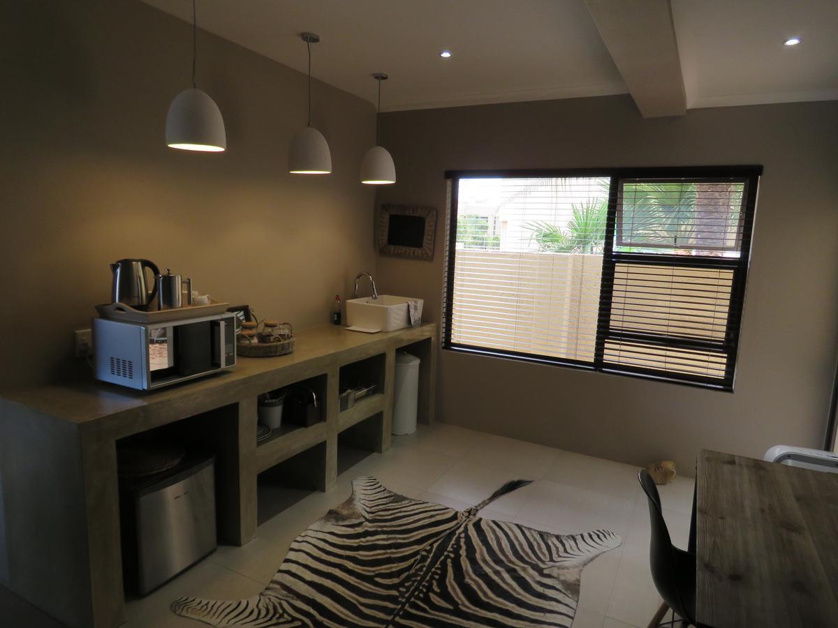 Beautiful Studio! Modern, Secure,Comfy Stay In Windhoek Golf Estate Kültér fotó