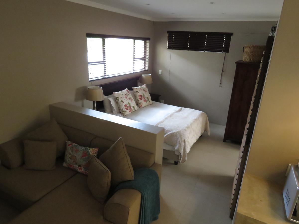 Beautiful Studio! Modern, Secure,Comfy Stay In Windhoek Golf Estate Kültér fotó