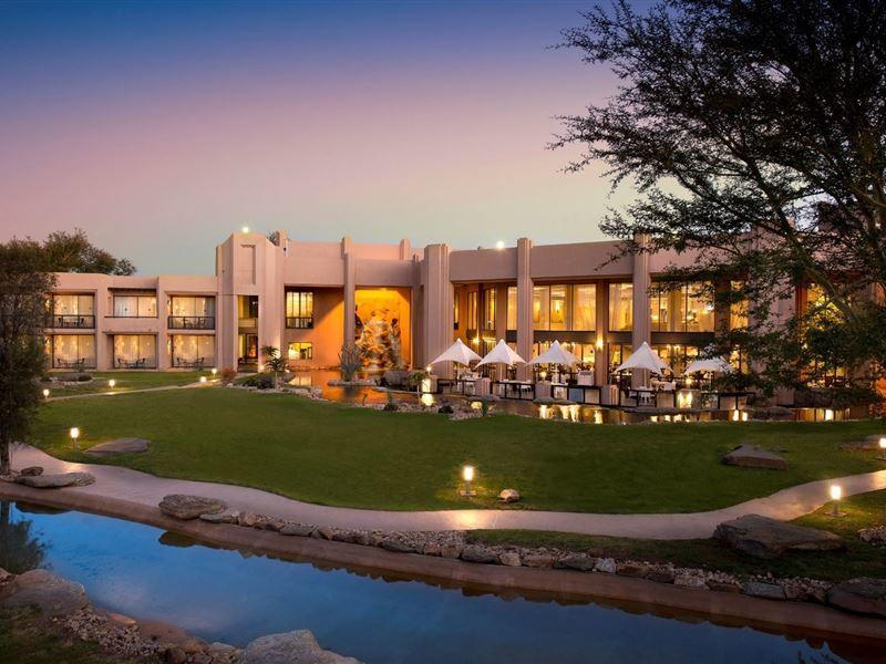 Beautiful Studio! Modern, Secure,Comfy Stay In Windhoek Golf Estate Kültér fotó